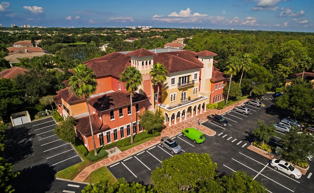 Galleria Court: 9130 Galleria Ct, Naples, FL 34109